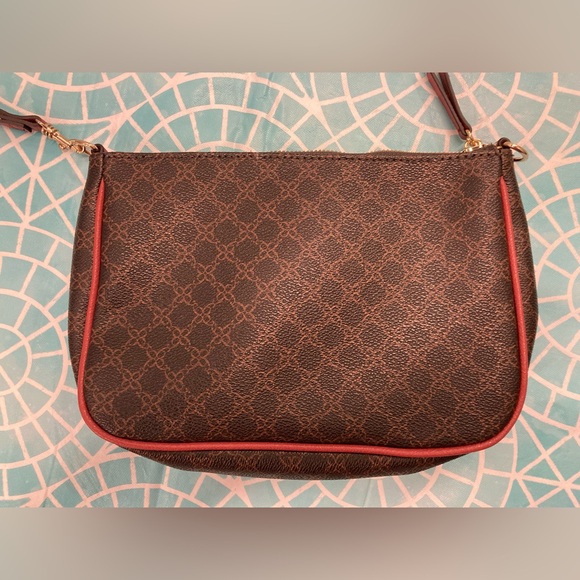 💛TODAY**$15**Nine West brown & red leather-like clutch w/removable wrist strap. - Picture 2 of 6